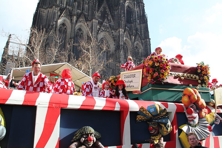 Feiern – Singen – Schunkeln. Karnevalsaufführungen vom Mittelalter bis heute